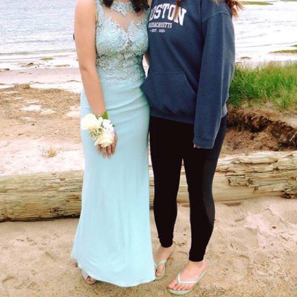 Prom dress - Picture 1 of 4